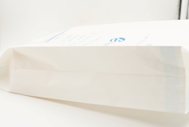Gusseted paper pouch fold detail